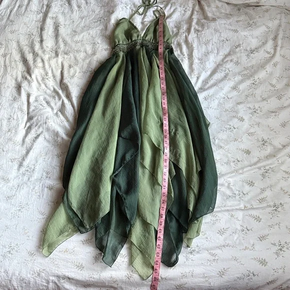 Solitaire green handkerchief hemline midi dress size medium - Picture 11 of 11